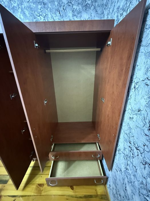 Качественный шкаф для одежды