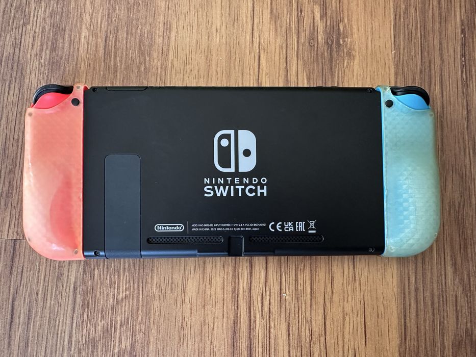 Nintendo Switch с калъф и подложки