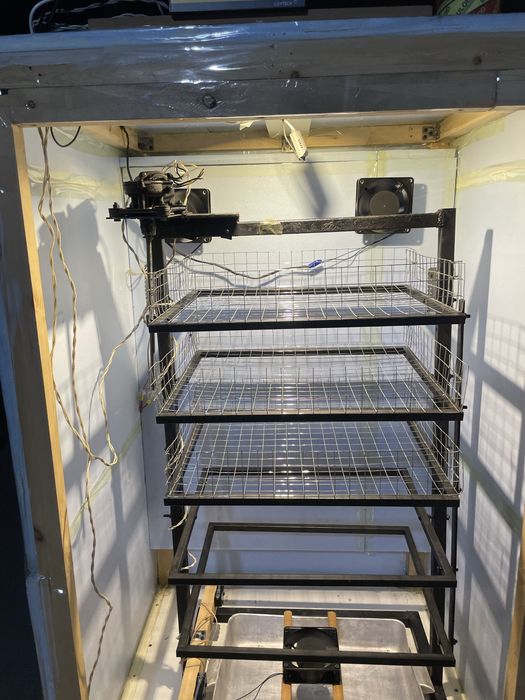 инкубатор сотилади