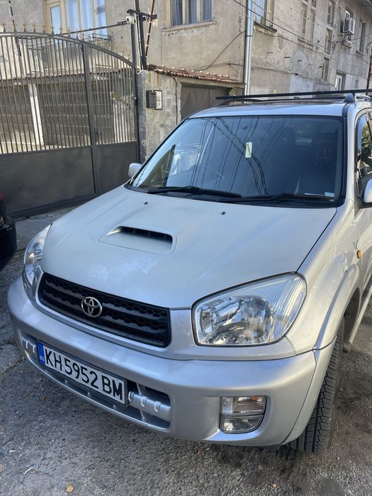 Toyota rav4 2.0 d4d  na chasti