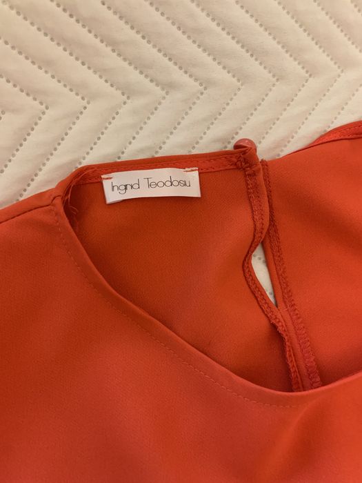 Rochie rosie cu pene albe Xs-S INGRID TEODOSIU