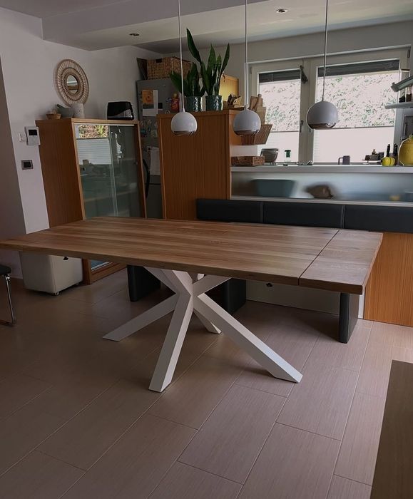 Трапезни маси от масив дъб с метални крака