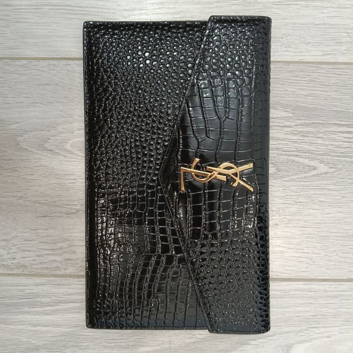 Продам женский кожаный клатч