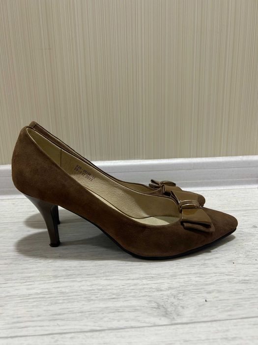 Продам женские туфли-39размер