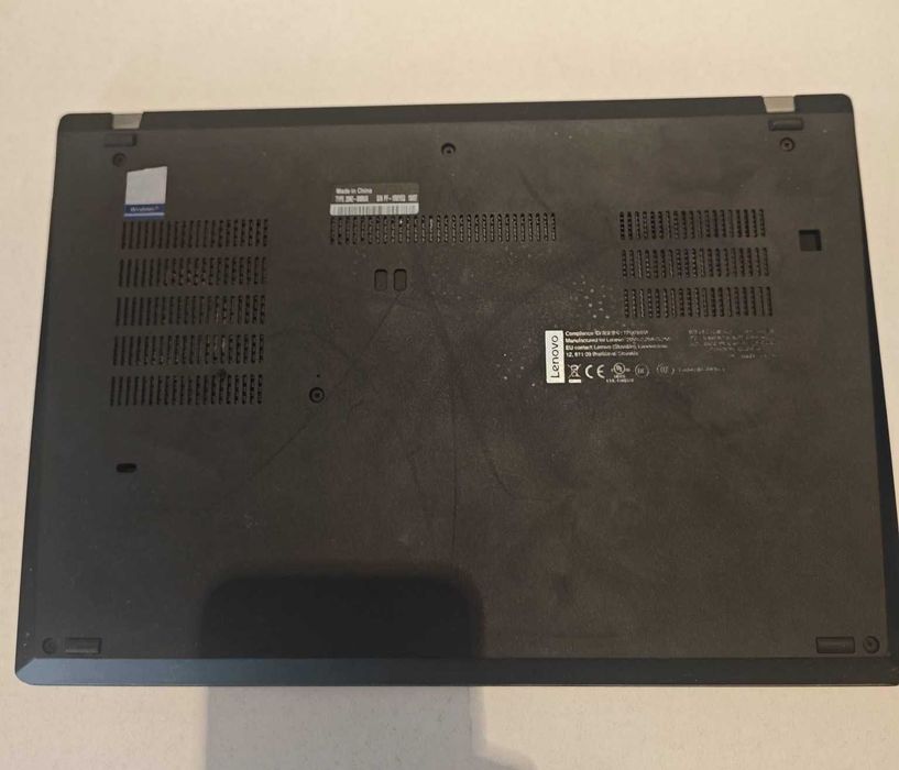 Лаптоп Lenovo T490 за части (+ дефект - пиксел линия) - 49€!