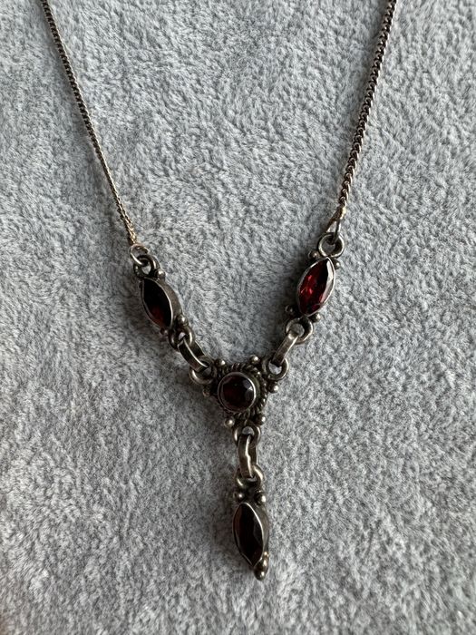 Colier din argint si granate
