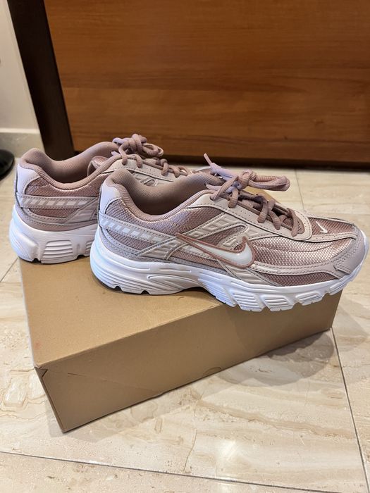 Дамски маратонки Nike Iniator