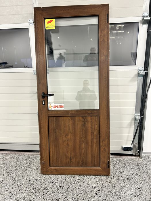 Продавам PVC врата