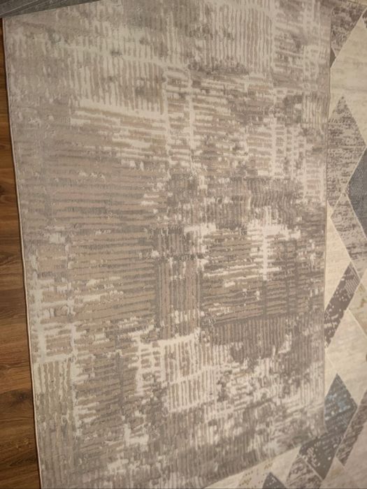 Продам недорого новые ковры