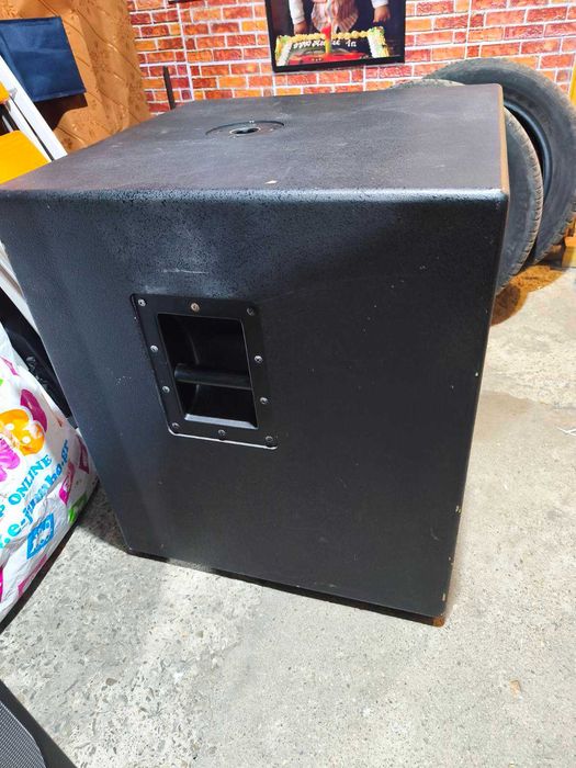 Mackie Thump 18S - 1200W 18'' Powered Subwoofer