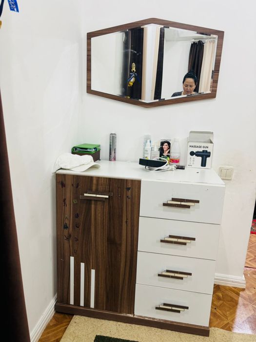 Шифоньер,шкаф и зеркала,2 тумбочки