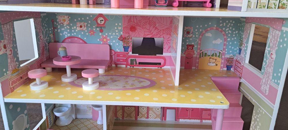 Къща за кукли  с аксесоари