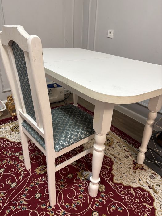 Продам комплект стола со стульями