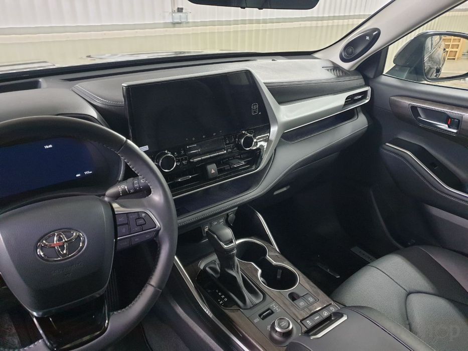Магнитола 12.3" дюйма Toyota Highlander U70 андроид Navipilot