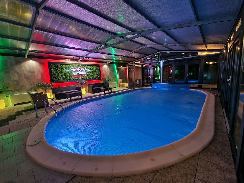 Cabana cu piscina încălzită si jacuzzi