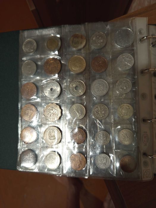 Альбом для нумизматики, с монетами.