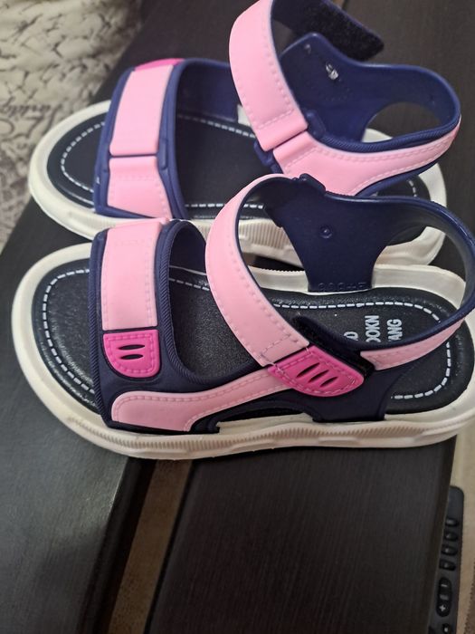 Босоножки новые резиновые