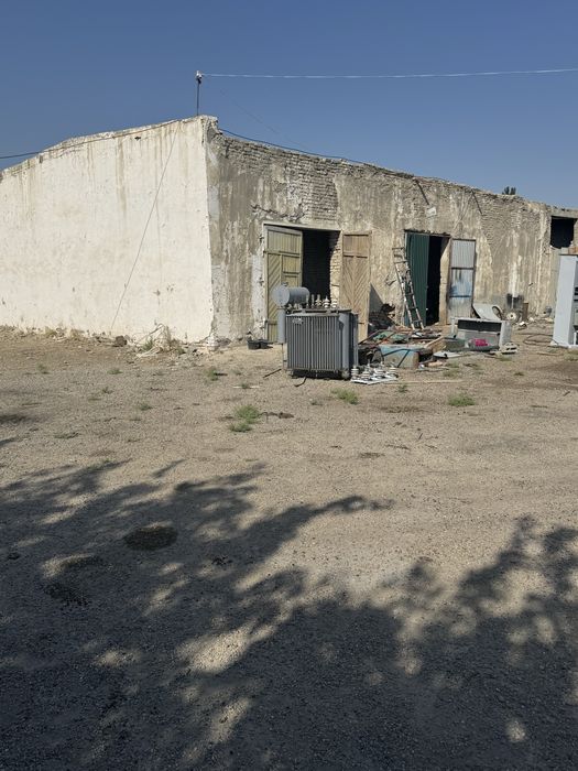 Нотурар обьект  сотилади . М-37 йўл бўйидан.   50 метр .