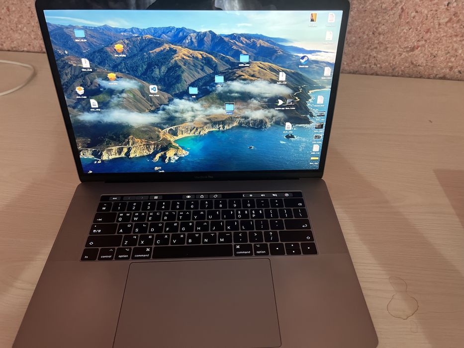 Macbook pro 2017 i7 16/256 kareadan kelgan