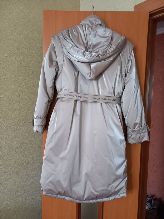 Продам пальто для девочки