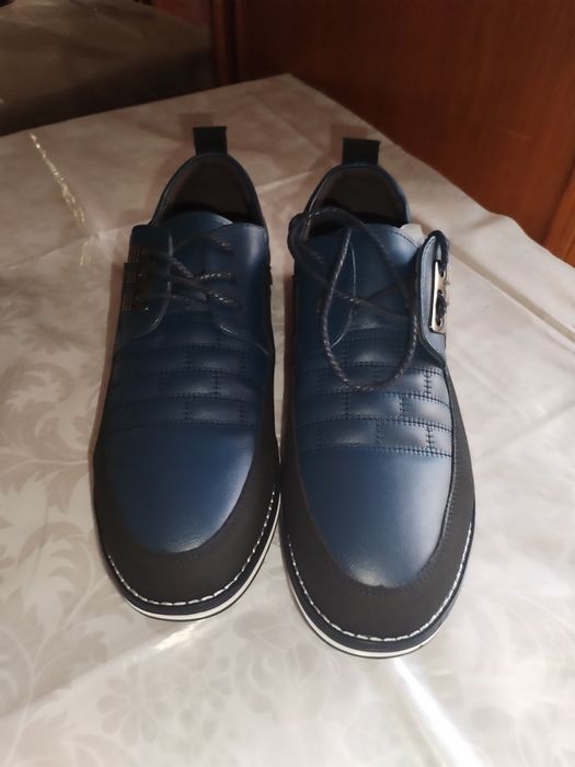 Vând pantofi de bărbați casual noi