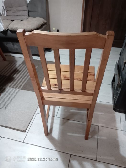 Продавам3 стола от масивно дърво