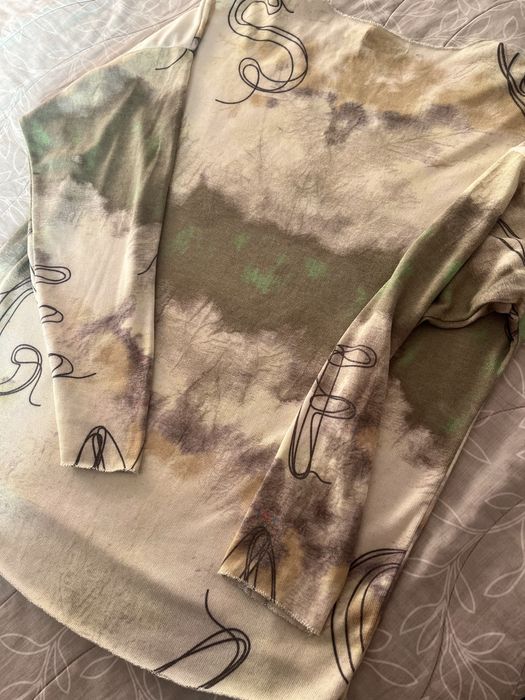 Нежна блуза в бежово-зелената гама