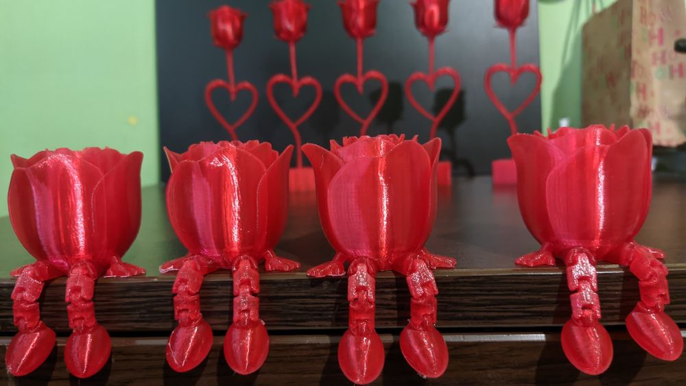 Подари вечна роза, която улавя светлината.