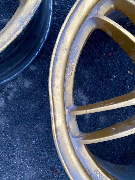 Диски r17 5*100 золотого цвета