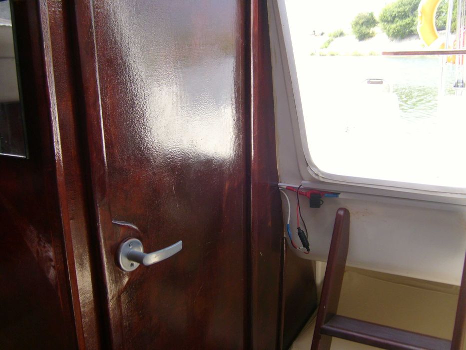 Ветроходна яхта с извънбордов двигател Хонда 20...