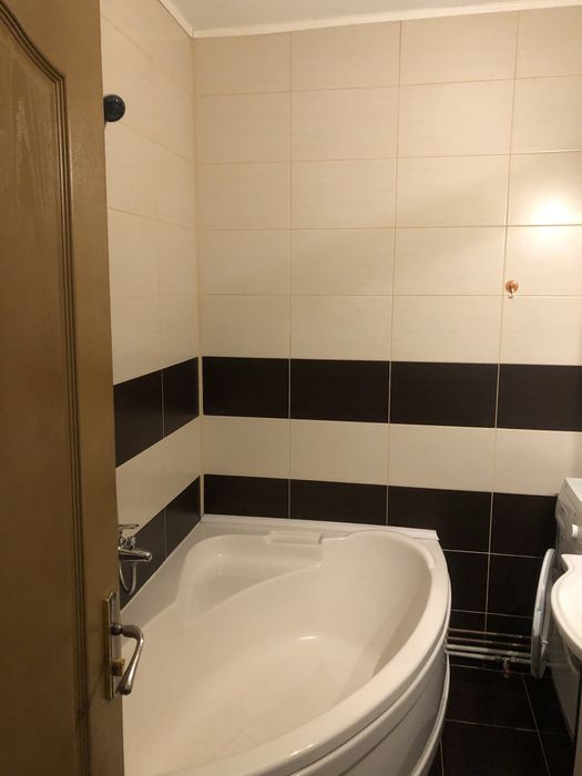 Persoana fizica inchiriez apartament cu 3 camere in Valea Aurie