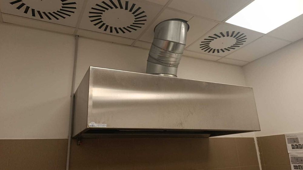 Hotă Profesională Inox 150x70 cm + Convertizor LS M100 (Montată)