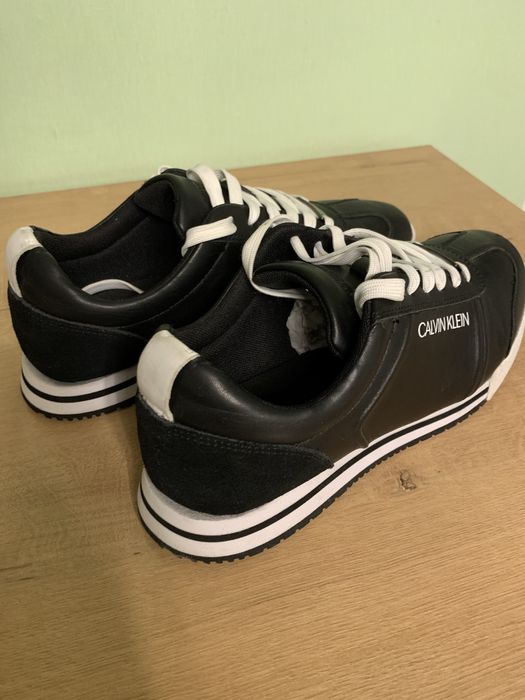 Продам оригинал Calvin Klein демисезонные