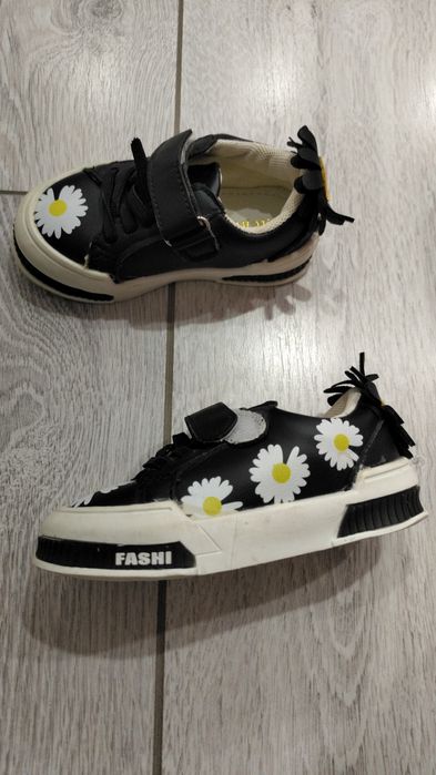 Продам детскую обувь