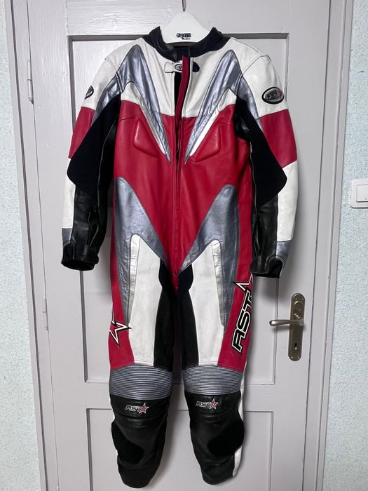 Цял мото екип RST