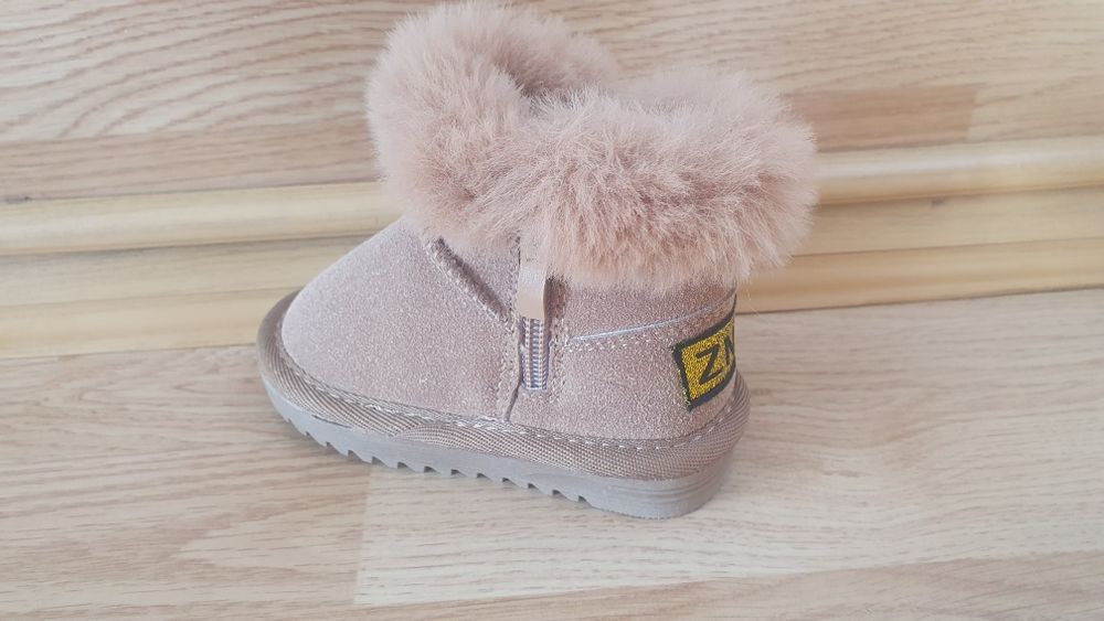 Чисто нови бебешки ботушки