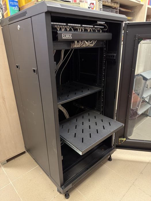 Rack Cabinet ELMAX 22HU/600x600 Usa fata fumurie