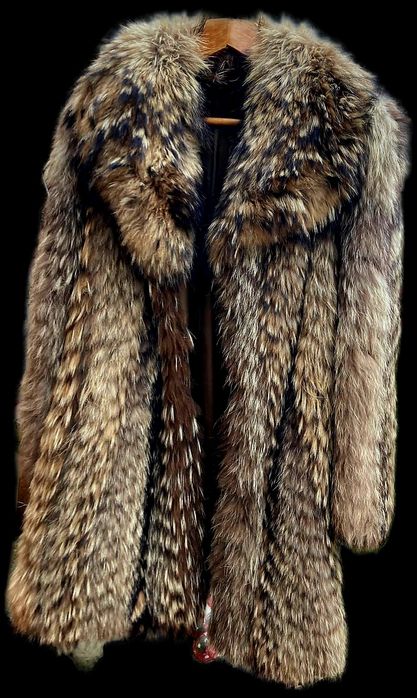 Palton din blană naturală de enot, mărime L, făcut la comandă