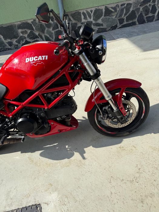 Vând motocicletă Ducati