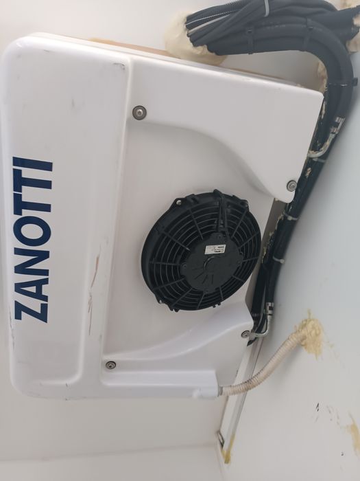 Продавам Опел Мовано на части