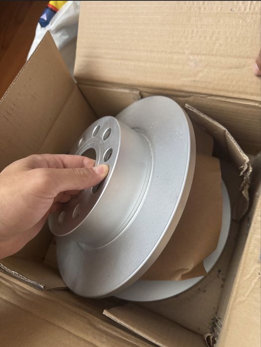 Set complet discuri si placute frana VW