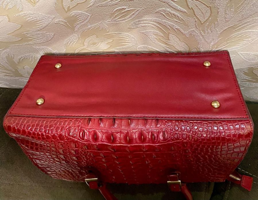 Женская красная сумочка