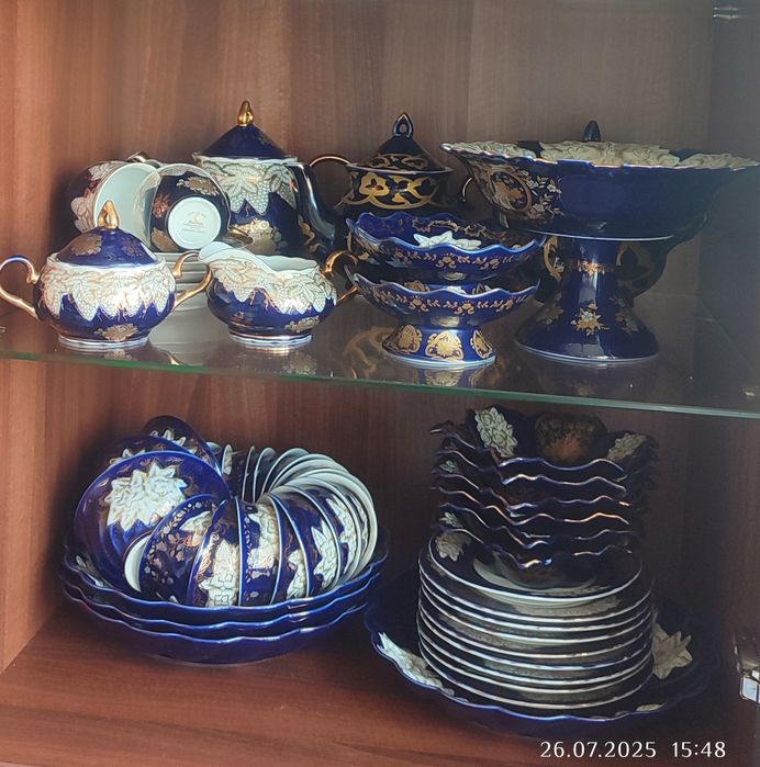 Продам столовый и чайный сервиз форфор