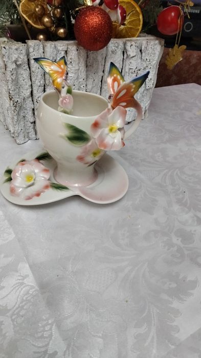 Ceașca porțelan cu lingurița,lucrata manual