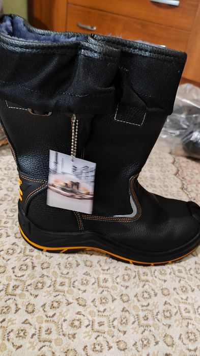 Зимный сапоги сатылады