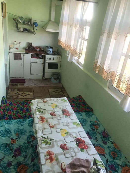 Уй сотилади кирпичныйда 4-етажли домни 2-етажида 2-хонали уй