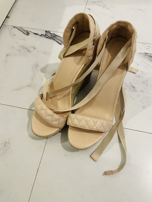 Сандали с ток или платформа