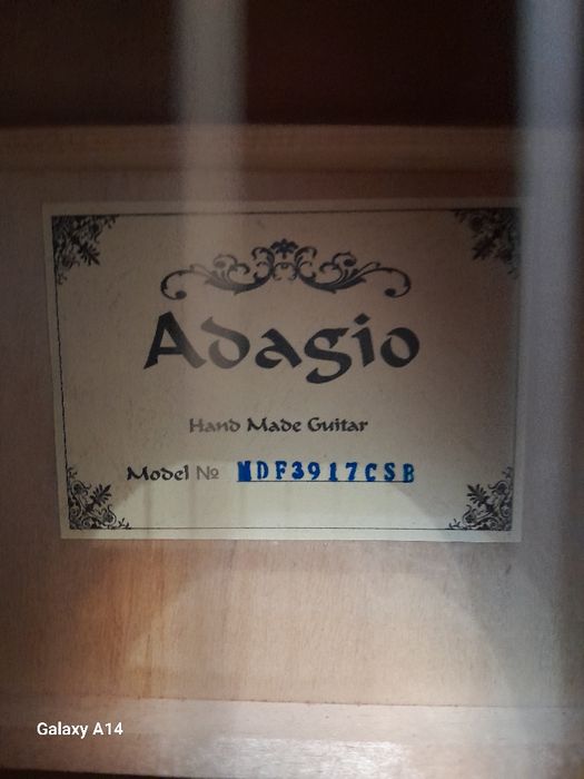 Продаётся Новая гитара.