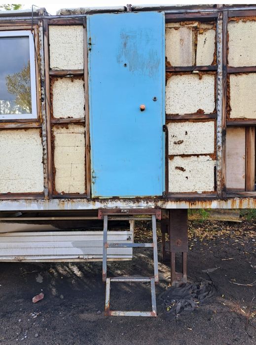 Вагончик перевозной на колёсах