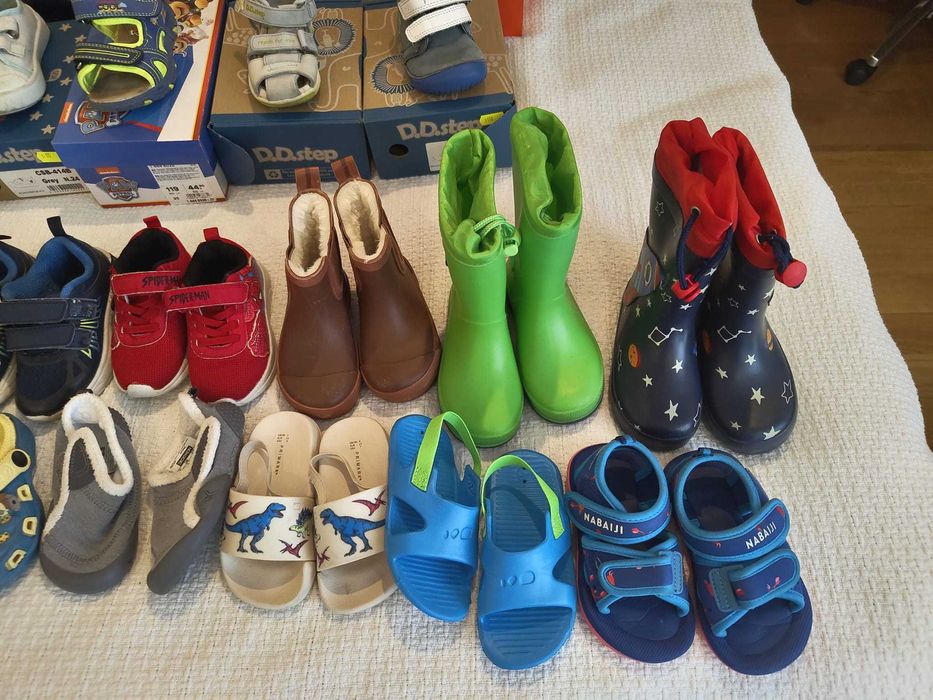 Pantofi de copii - marimi 21-25 - 38 buc
